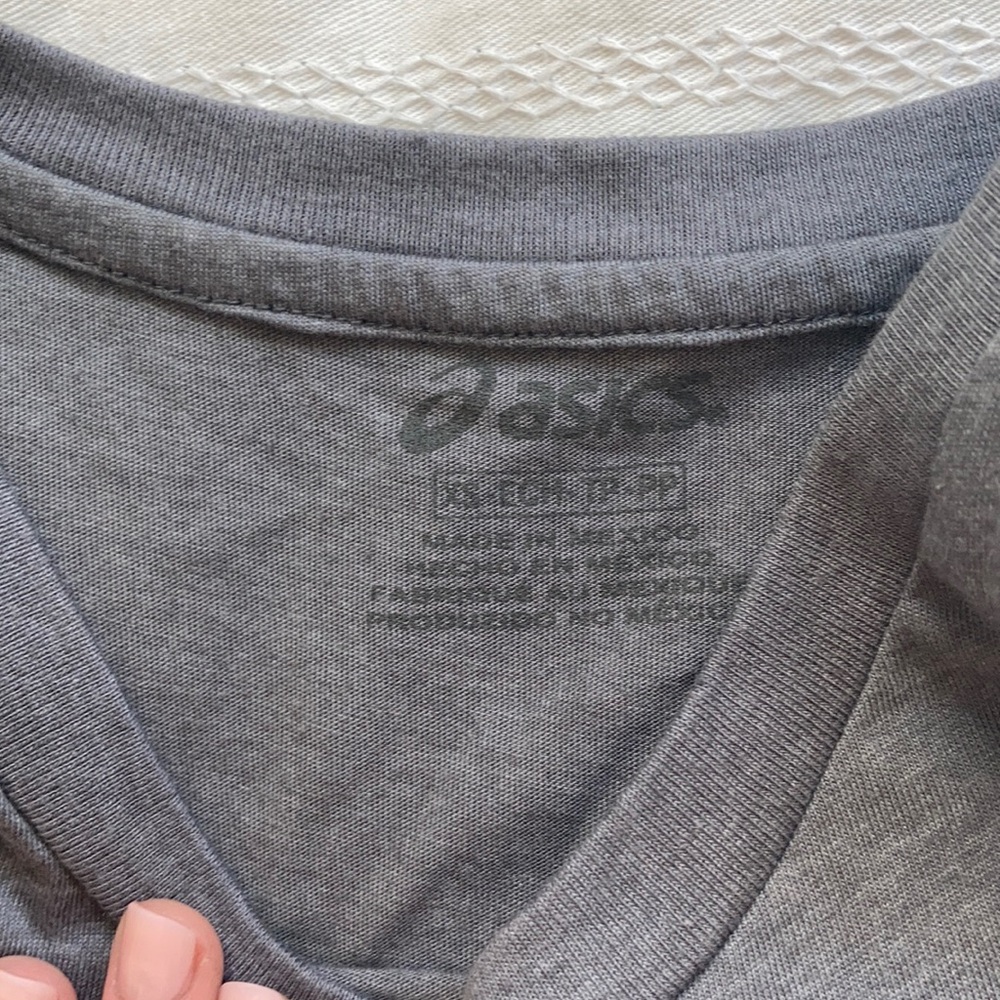 ASICS Top - Picture 3 of 4